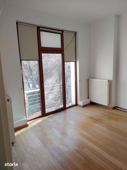 Apartament cu 6 camere decomandat în Cișmigiu