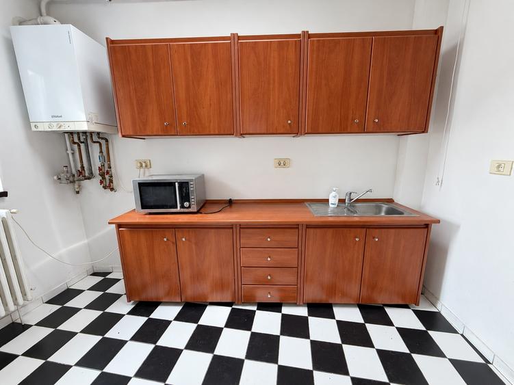 Apartament cu 3 camere decomandat, mobilat în Cotroceni