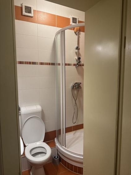 Apartament cu 3 camere semidecomandat în Grigorescu