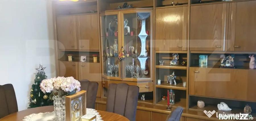 Casă cu 7 camere cu Teren 1750 Mp în Central