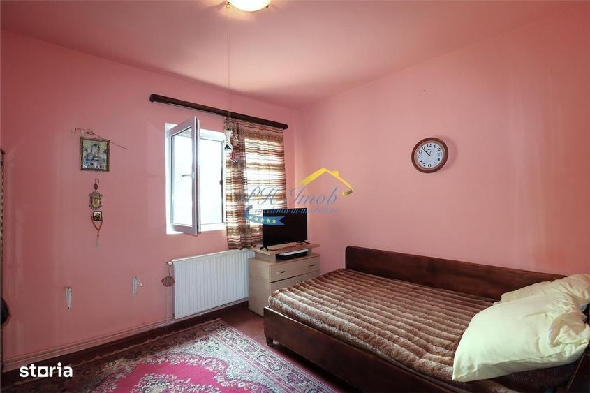 Casă cu 4 camere cu Teren 463 Mp în Central