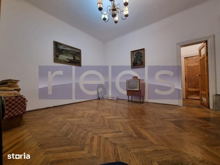 Casă cu 9 camere semidecomandat cu Teren 260 Mp în Timpuri Noi