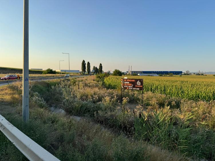Teren agricol intravilan de 10000 mp, în Sud