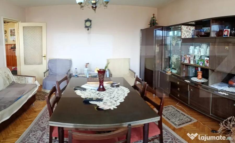 Apartament cu 3 camere semidecomandat în Simeria