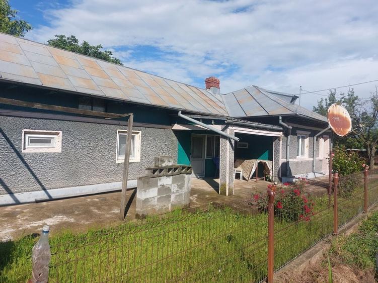 Casă cu 4 camere în Movila