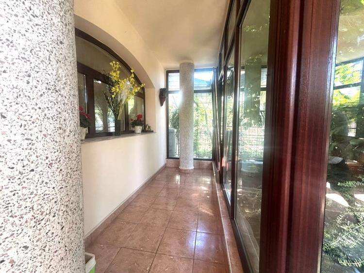 Casă individuală cu 8 camere cu Canalizare în Faleza Nord