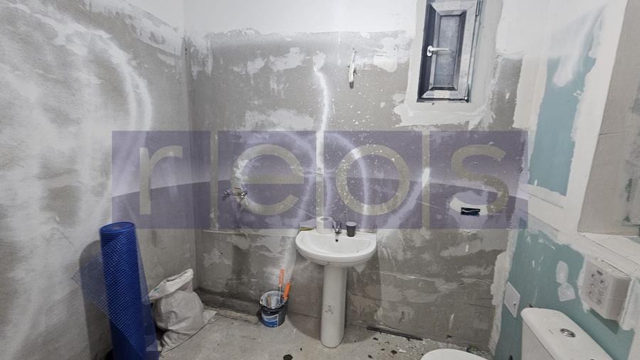 Casă individuală cu 9 camere cu Canalizare în Drumul Sării