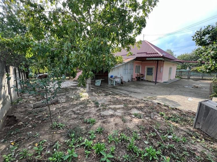 Casă cu 4 camere în Buhuși