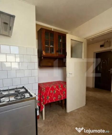 Apartament cu 3 camere decomandat în Central