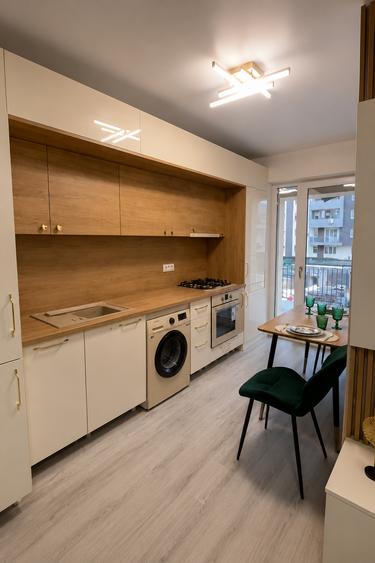 Apartament cu 3 camere semidecomandat în Sud