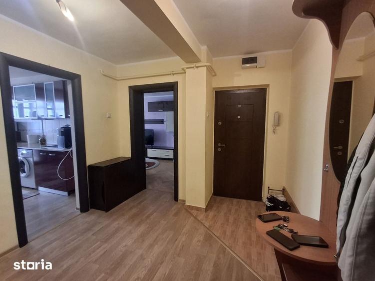 Apartament cu 3 camere decomandat, mobilat în Craiovița Nouă