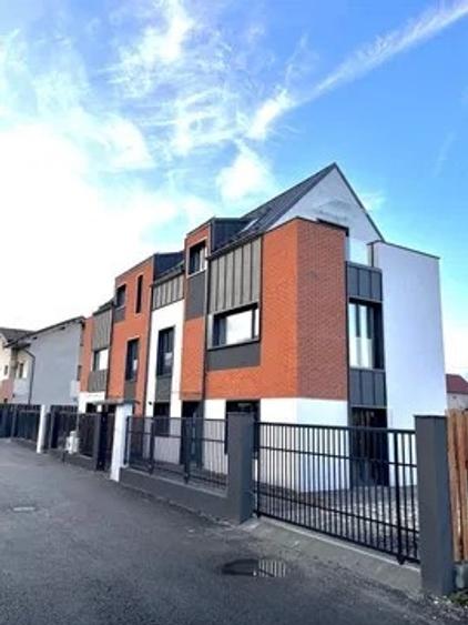 Duplex cu 4 camere cu Canalizare în Someșeni