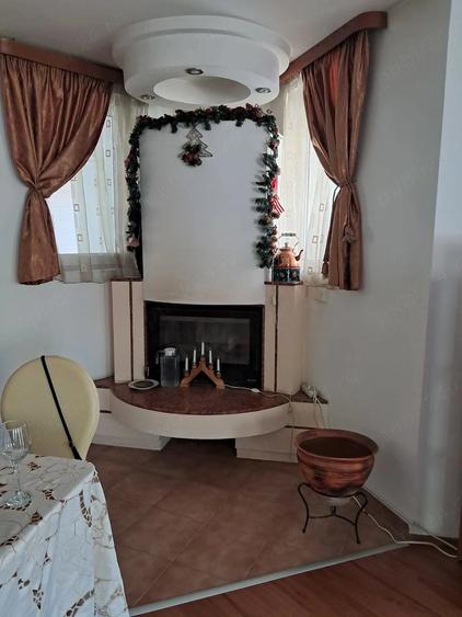 Casă cu Teren 500 Mp în Roșu