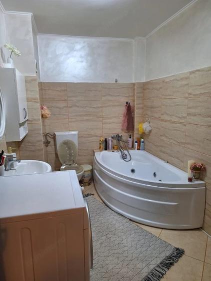 Apartament cu 3 camere decomandat, mobilat în Central