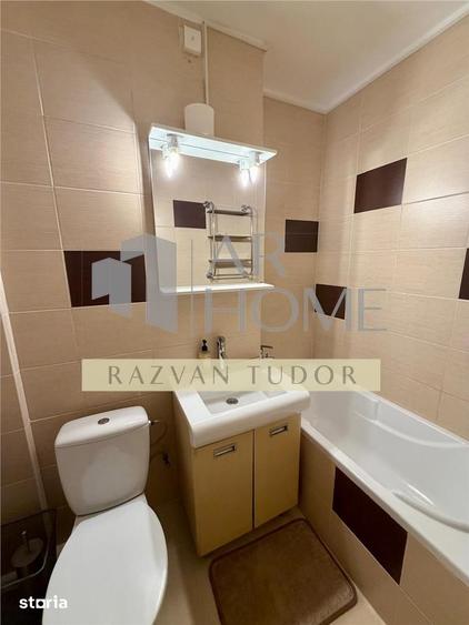 Apartament cu 3 camere semidecomandat în Andrei Mureșanu