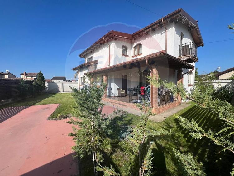 Casă cu 4 camere cu Teren 328 Mp în Golești