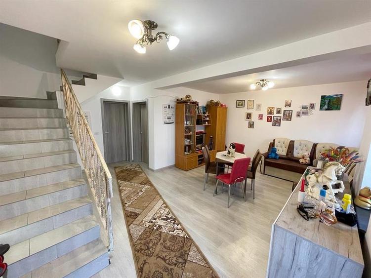 Casă cu 4 camere cu Canalizare în Bucium