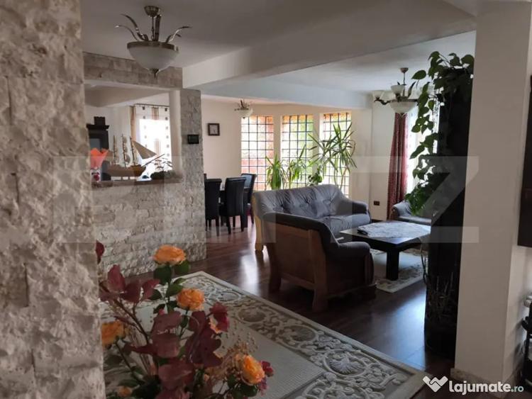 Casă cu 5 camere cu Teren 700 Mp în Central