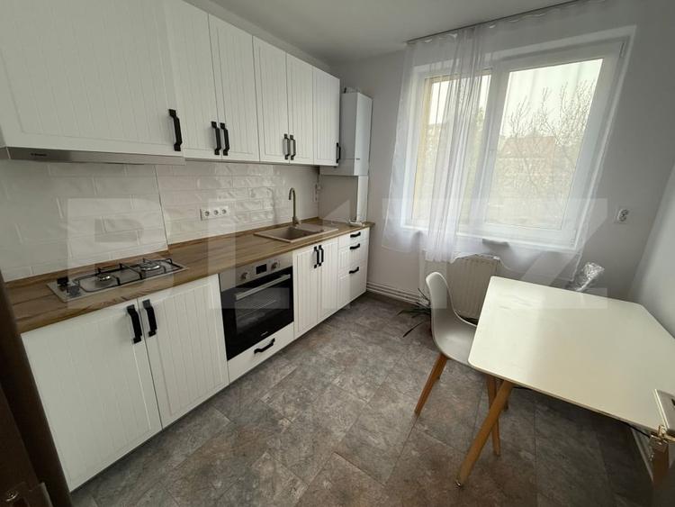 Apartament cu 2 camere semidecomandat, mobilat în Semicentral