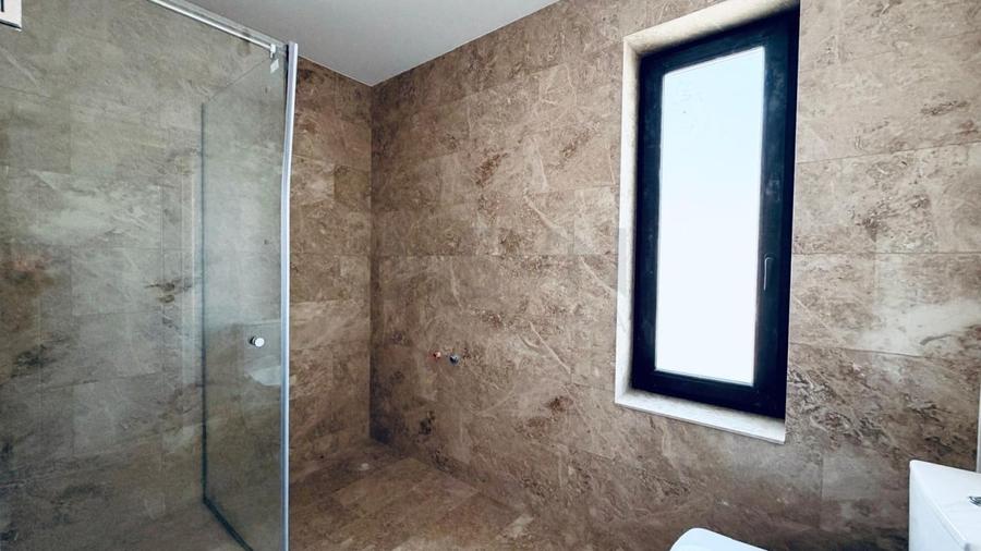 Casă individuală cu 6 camere cu Canalizare în Central