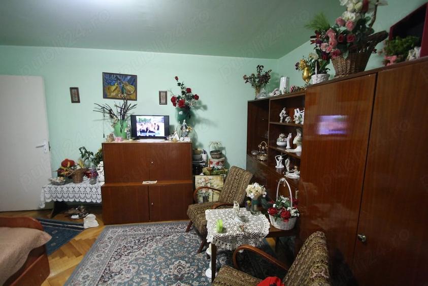 Apartament cu 3 camere decomandat în Girocului