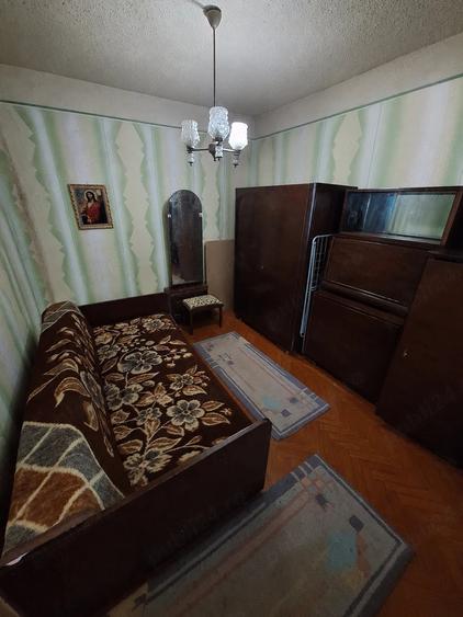 Apartament cu 3 camere semidecomandat, mobilat în Dacia