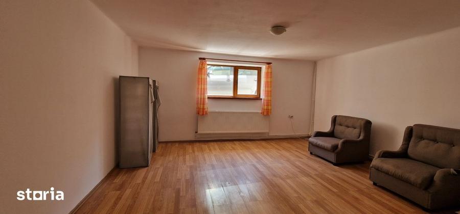 Casă cu 5 camere cu Teren 420 Mp în Trei Stejari