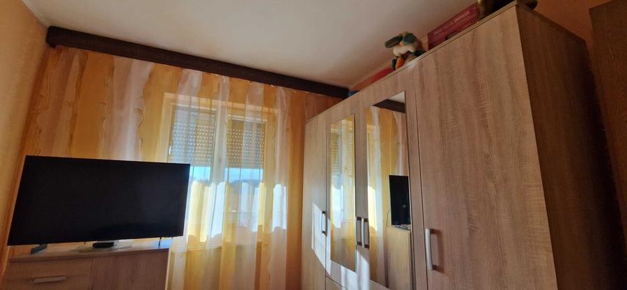 Apartament cu 3 camere semidecomandat în Exterior Vest