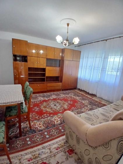 Apartament cu 2 camere decomandat în Poiana Codrului