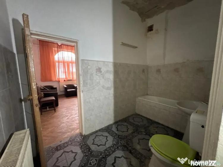 Casă cu 11 camere cu Teren 341 Mp în Dudești