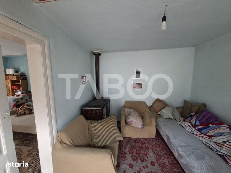 Casă cu 2 camere nedecomandat cu Teren 580 Mp în Axente Sever