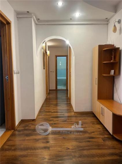 Apartament cu 3 camere decomandat în Nicolina