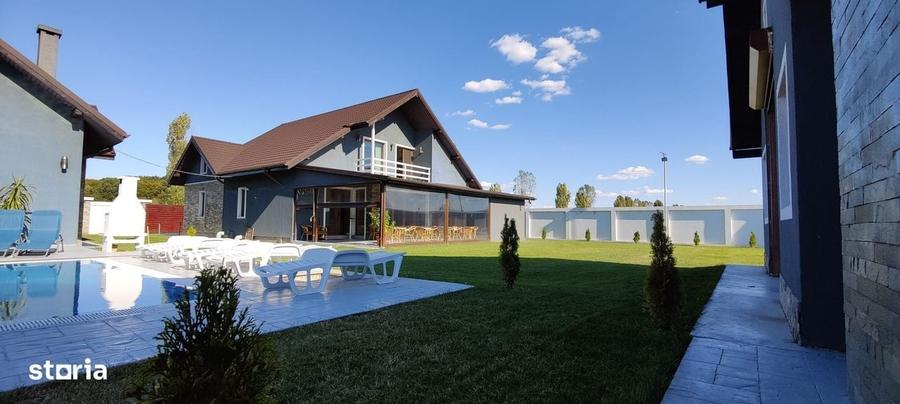 Casă cu 4 camere cu Teren 2500 Mp în Izvorani