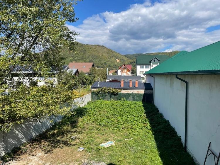 Casă individuală cu 4 camere cu Canalizare în Est