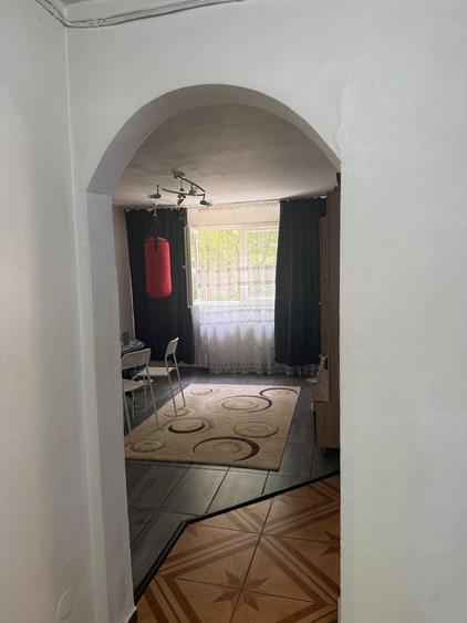 Apartament cu 4 camere în Colentina