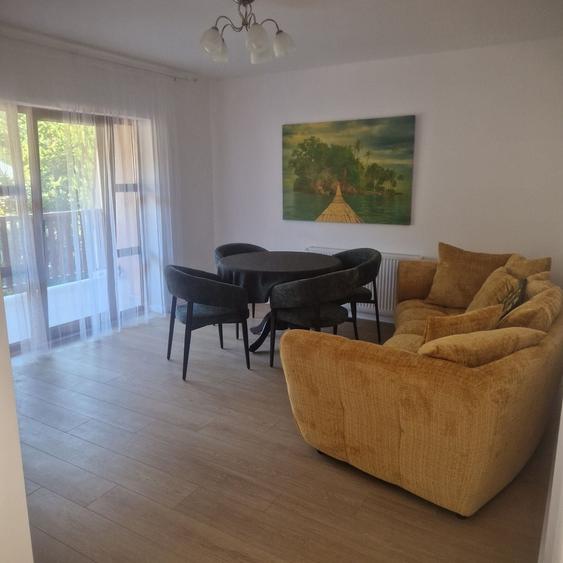 Apartament cu 4 camere decomandat în Central