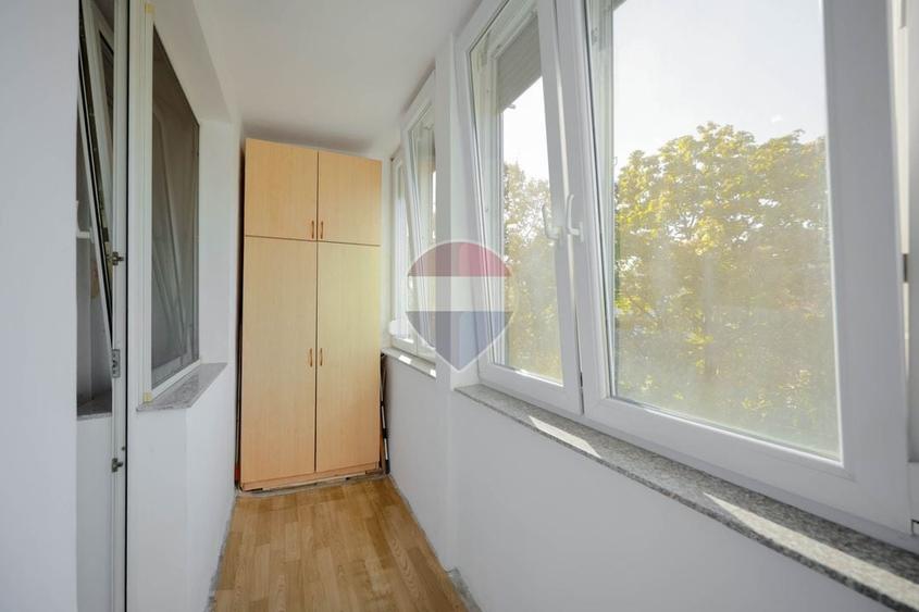 Apartament cu 3 camere semidecomandat, mobilat în Rogerius