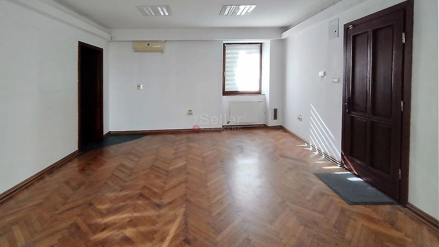 Apartament cu 2 camere semidecomandat în Centrul Istoric