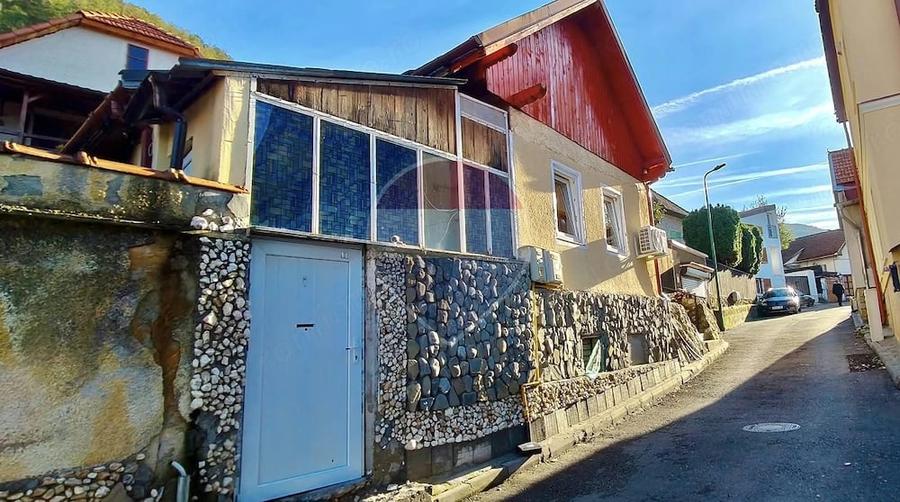 Casă cu 3 camere cu Teren 150 Mp în Schei