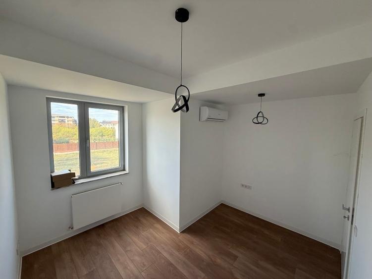 Apartament cu 4 camere decomandat în Băneasa