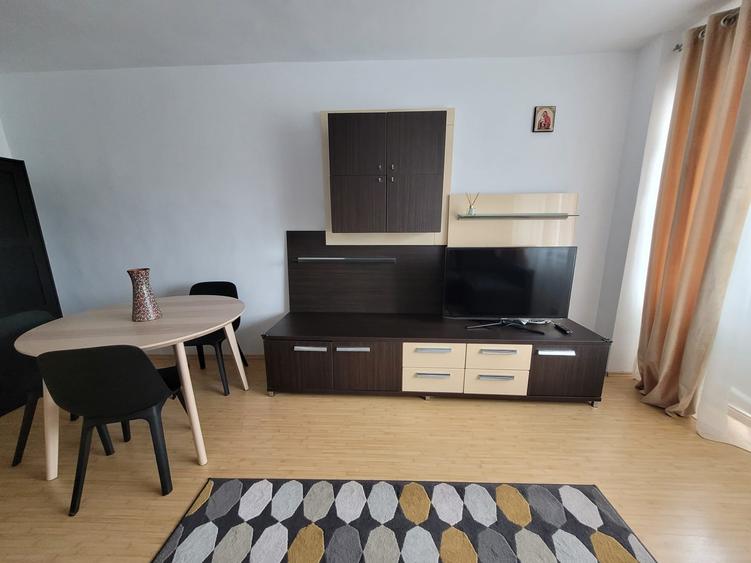 Garsonieră decomandată în Tei