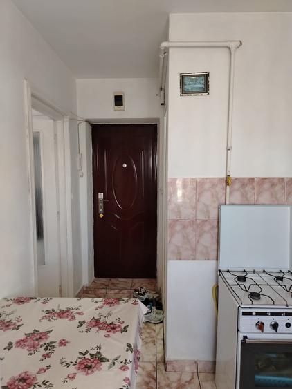 Garsonieră semidecomandată, mobilată în Est