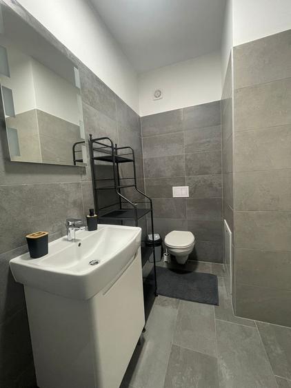 Apartament cu 2 camere semidecomandat, mobilat în Torontalului