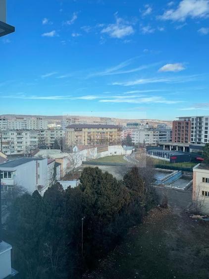 Apartament cu 2 camere semidecomandat, mobilat în Semicentral