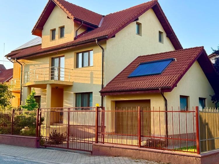 Casă individuală cu 5 camere cu Canalizare în Lunei