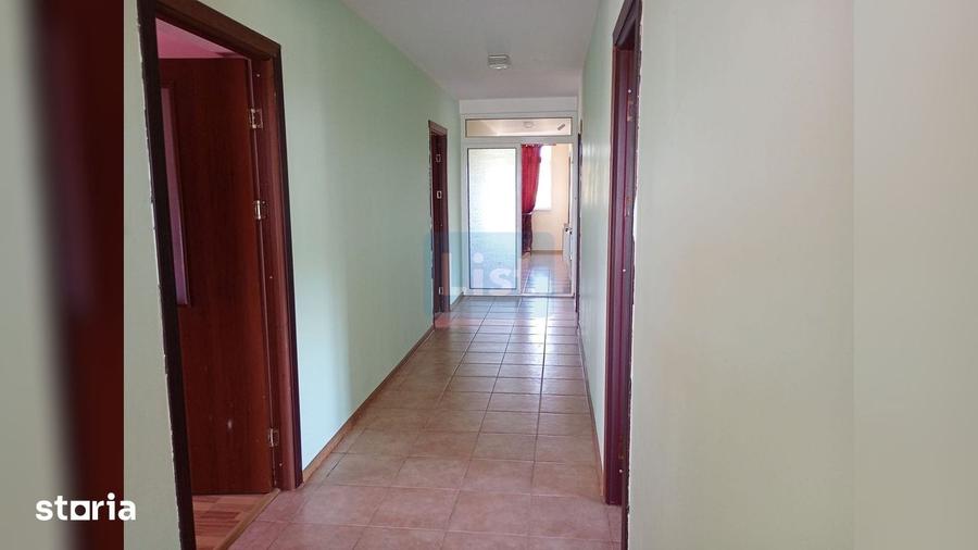 Casă cu 6 camere cu Teren 1000 Mp în Vădeni