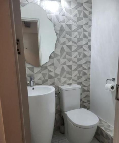 Apartament cu 3 camere decomandat, mobilat în Casa de Cultură