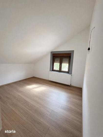 Casă cu 6 camere cu Teren 486 Mp în Recea
