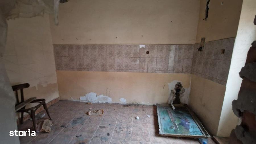 Casă cu 3 camere cu Teren 180 Mp în Eminescu