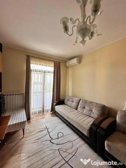 Apartament cu 3 camere semidecomandat în Peninsula
